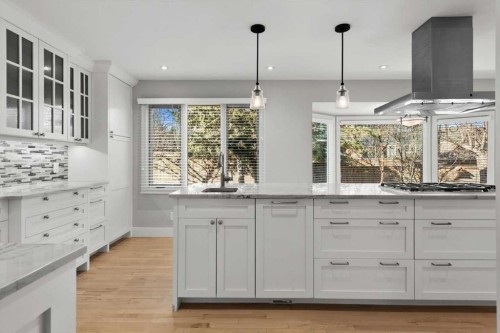 15 Oakmount Place Sw, Calgary, AB - Indoor Photo Showing Kitchen