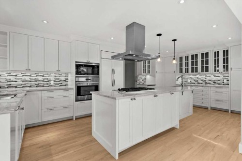 15 Oakmount Place Sw, Calgary, AB - Indoor Photo Showing Kitchen With Upgraded Kitchen