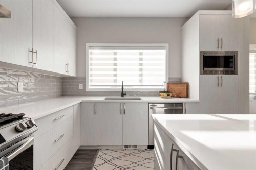 577 Masters Road Se, Calgary, AB - Indoor Photo Showing Kitchen