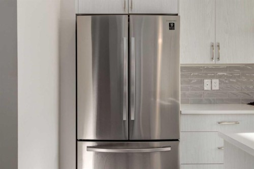 577 Masters Road Se, Calgary, AB - Indoor Photo Showing Kitchen With Stainless Steel Kitchen