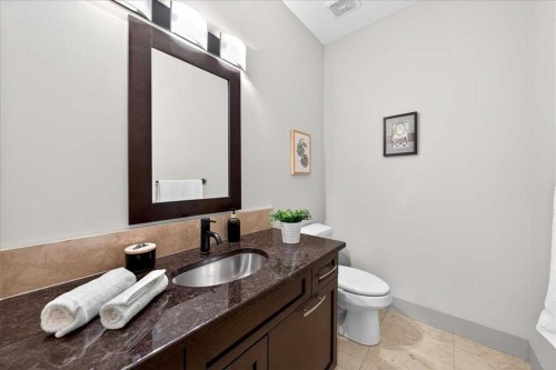 10 Discovery Ridge Way Sw, Calgary, AB - Indoor Photo Showing Bathroom