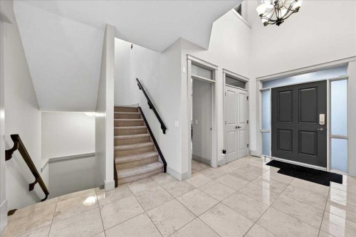 10 Discovery Ridge Way Sw, Calgary, AB - Indoor Photo Showing Other Room