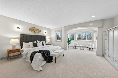 10 Discovery Ridge Way Sw, Calgary, AB - Indoor Photo Showing Bedroom