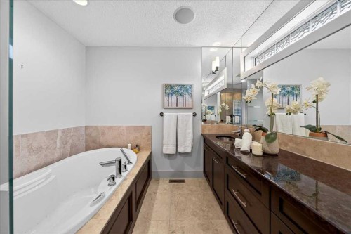 10 Discovery Ridge Way Sw, Calgary, AB - Indoor Photo Showing Bathroom