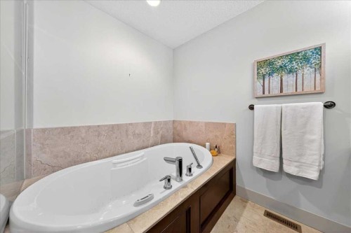 10 Discovery Ridge Way Sw, Calgary, AB - Indoor Photo Showing Bathroom