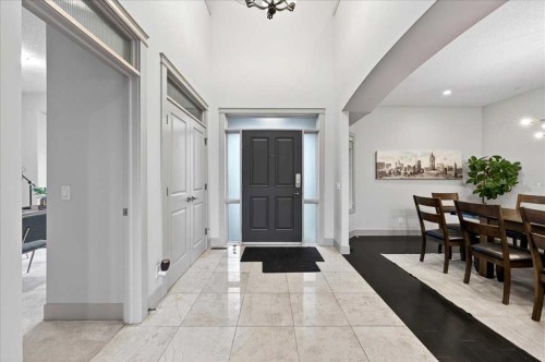 10 Discovery Ridge Way Sw, Calgary, AB - Indoor Photo Showing Other Room