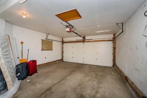 4 Del Ray Crescent Ne, Calgary, AB - Indoor Photo Showing Garage