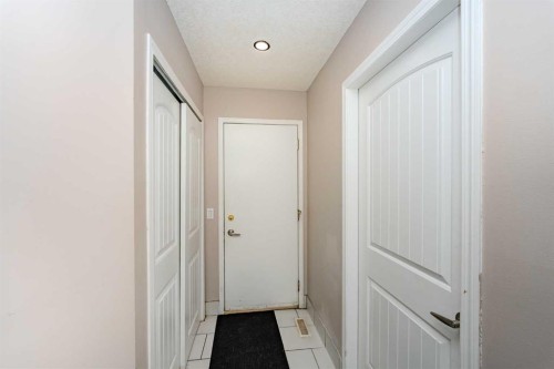 4 Del Ray Crescent Ne, Calgary, AB - Indoor Photo Showing Other Room