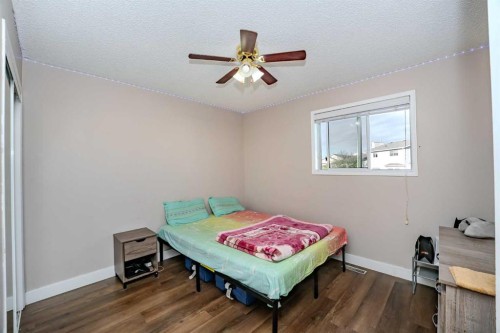 4 Del Ray Crescent Ne, Calgary, AB - Indoor Photo Showing Bedroom