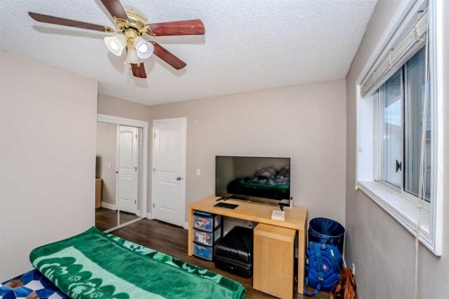 4 Del Ray Crescent Ne, Calgary, AB - Indoor Photo Showing Bedroom