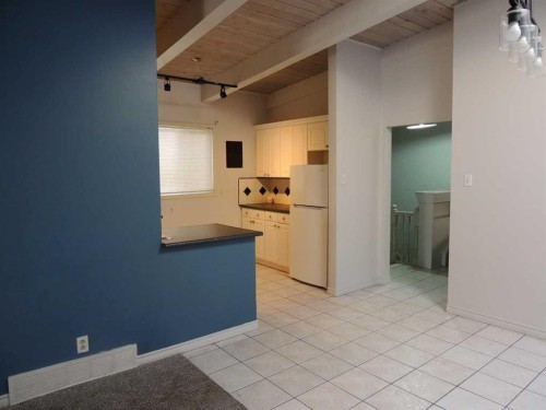 2713 Canmore Road Nw, Calgary, AB - Indoor Photo Showing Kitchen