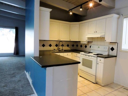 2713 Canmore Road Nw, Calgary, AB - Indoor Photo Showing Kitchen