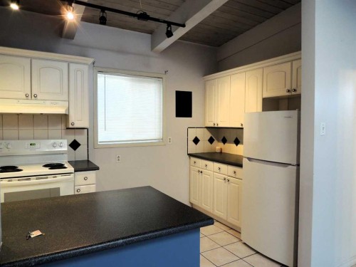2713 Canmore Road Nw, Calgary, AB - Indoor Photo Showing Kitchen