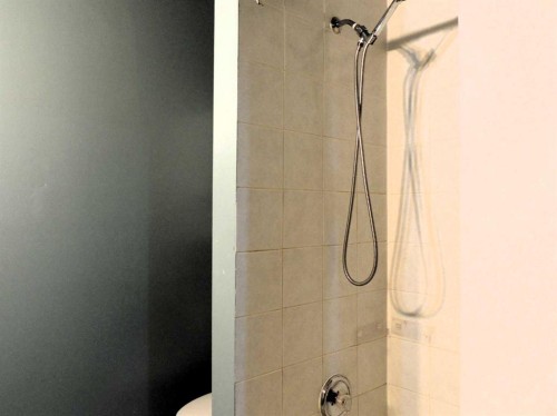 2713 Canmore Road Nw, Calgary, AB - Indoor Photo Showing Bathroom