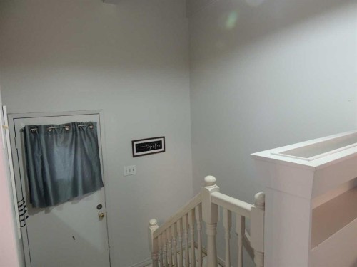 2713 Canmore Road Nw, Calgary, AB - Indoor Photo Showing Other Room