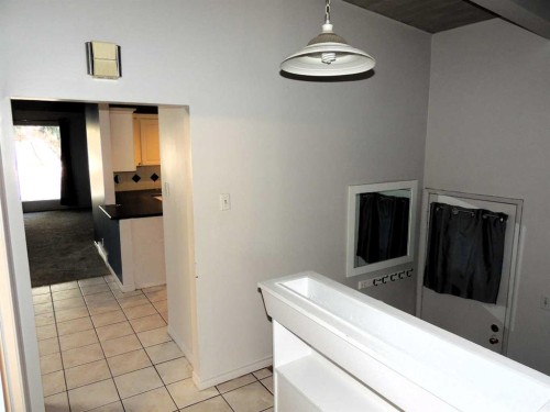 2713 Canmore Road Nw, Calgary, AB - Indoor