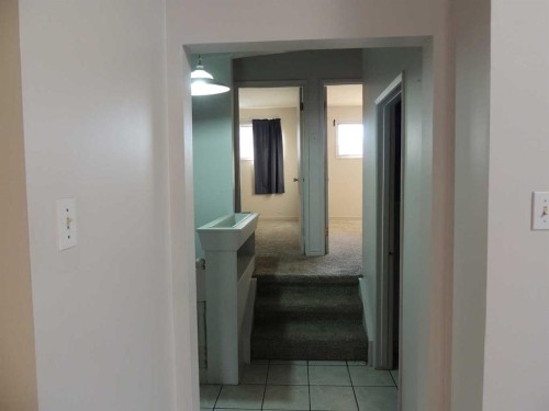 2713 Canmore Road Nw, Calgary, AB - Indoor Photo Showing Other Room