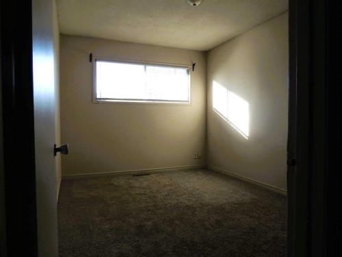 2713 Canmore Road Nw, Calgary, AB - Indoor Photo Showing Other Room