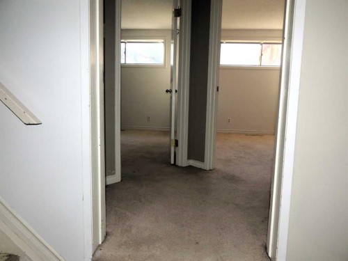 2713 Canmore Road Nw, Calgary, AB - Indoor Photo Showing Other Room