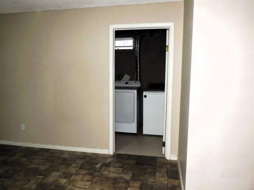 2713 Canmore Road Nw, Calgary, AB - Indoor