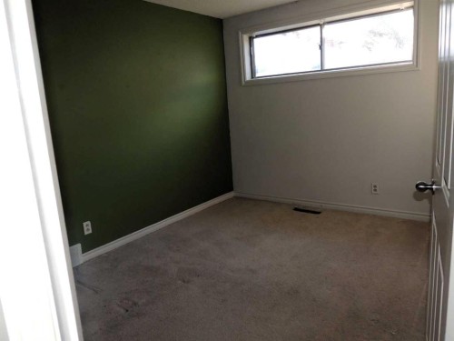 2713 Canmore Road Nw, Calgary, AB - Indoor Photo Showing Other Room