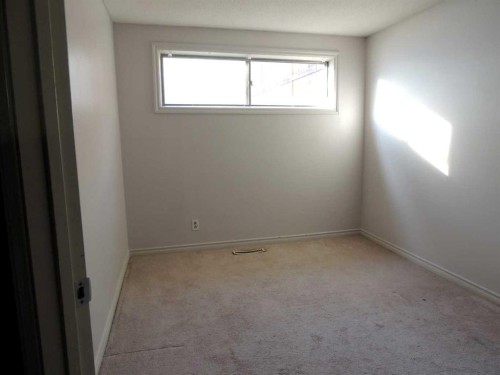 2713 Canmore Road Nw, Calgary, AB - Indoor Photo Showing Other Room