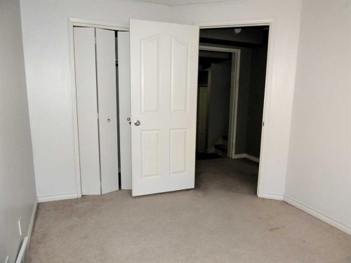 2713 Canmore Road Nw, Calgary, AB - Indoor Photo Showing Other Room