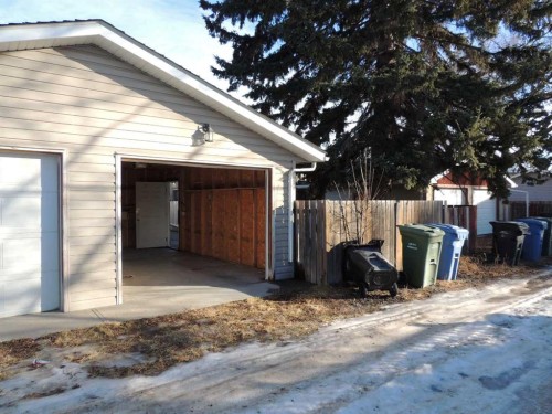 2713 Canmore Road Nw, Calgary, AB - Outdoor