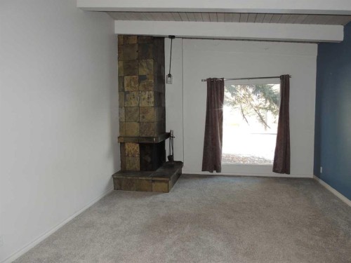 2713 Canmore Road Nw, Calgary, AB - Indoor Photo Showing Other Room