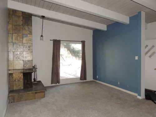 2713 Canmore Road Nw, Calgary, AB - Indoor Photo Showing Other Room