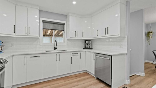 7036 Silverview Road Nw, Calgary, AB - Indoor Photo Showing Kitchen With Upgraded Kitchen