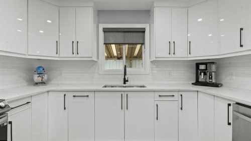 7036 Silverview Road Nw, Calgary, AB - Indoor Photo Showing Kitchen With Upgraded Kitchen