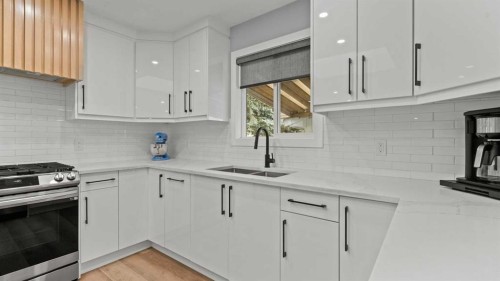 7036 Silverview Road Nw, Calgary, AB - Indoor Photo Showing Kitchen With Double Sink With Upgraded Kitchen