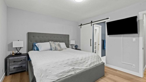 7036 Silverview Road Nw, Calgary, AB - Indoor Photo Showing Bedroom