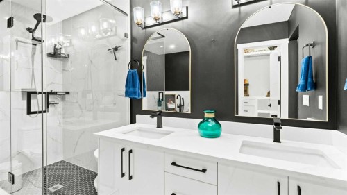 7036 Silverview Road Nw, Calgary, AB - Indoor Photo Showing Bathroom