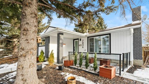 7036 Silverview Road Nw, Calgary, AB - Outdoor