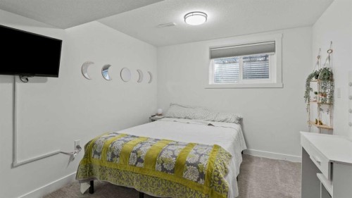 7036 Silverview Road Nw, Calgary, AB - Indoor Photo Showing Bedroom
