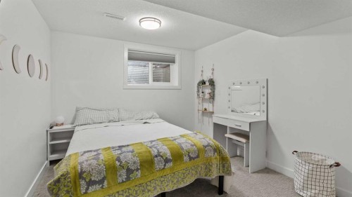 7036 Silverview Road Nw, Calgary, AB - Indoor Photo Showing Bedroom