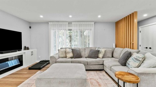 7036 Silverview Road Nw, Calgary, AB - Indoor Photo Showing Living Room