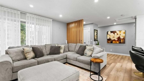 7036 Silverview Road Nw, Calgary, AB - Indoor Photo Showing Living Room
