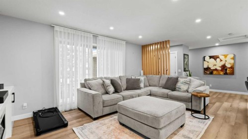 7036 Silverview Road Nw, Calgary, AB - Indoor Photo Showing Living Room