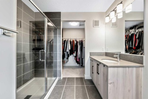 84 Mill Road, Cochrane, AB - Indoor Photo Showing Bathroom