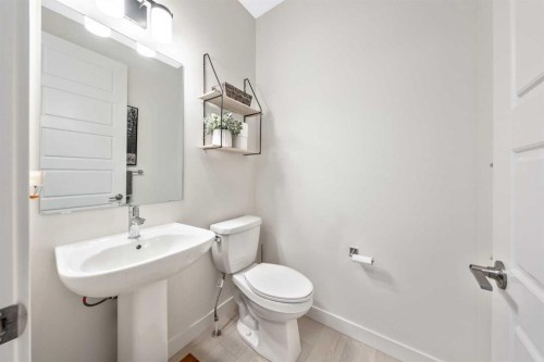 84 Mill Road, Cochrane, AB - Indoor Photo Showing Bathroom