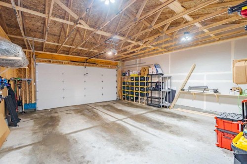 42 Bridlecrest Gardens Sw, Calgary, AB - Indoor Photo Showing Garage