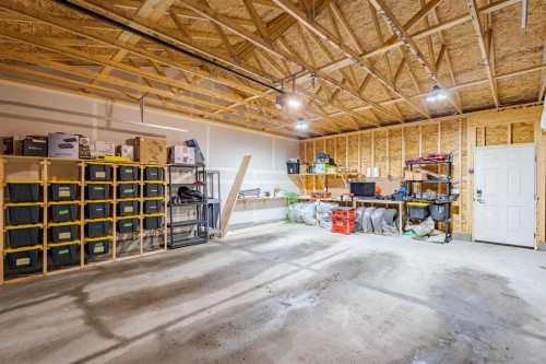 42 Bridlecrest Gardens Sw, Calgary, AB - Indoor Photo Showing Garage