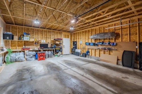 42 Bridlecrest Gardens Sw, Calgary, AB - Indoor Photo Showing Garage