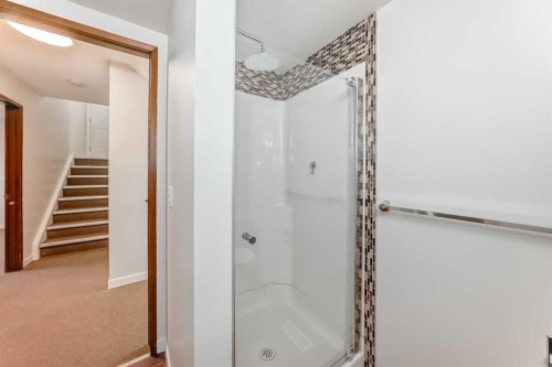 6527 58 Street Nw, Calgary, AB - Indoor Photo Showing Bathroom