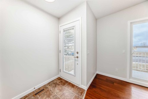 6527 58 Street Nw, Calgary, AB - Indoor Photo Showing Other Room