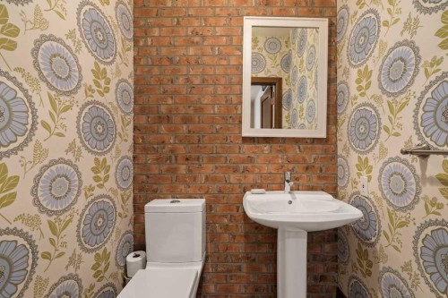 924 8 Avenue Se, Calgary, AB - Indoor Photo Showing Bathroom