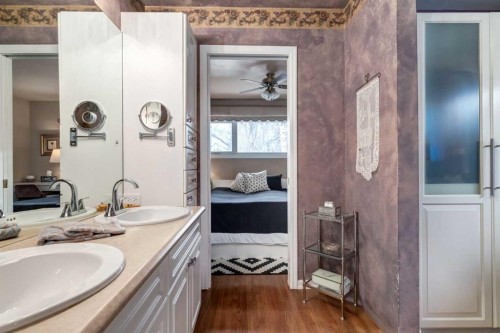 1328 Craig Road Sw, Calgary, AB - Indoor Photo Showing Bathroom